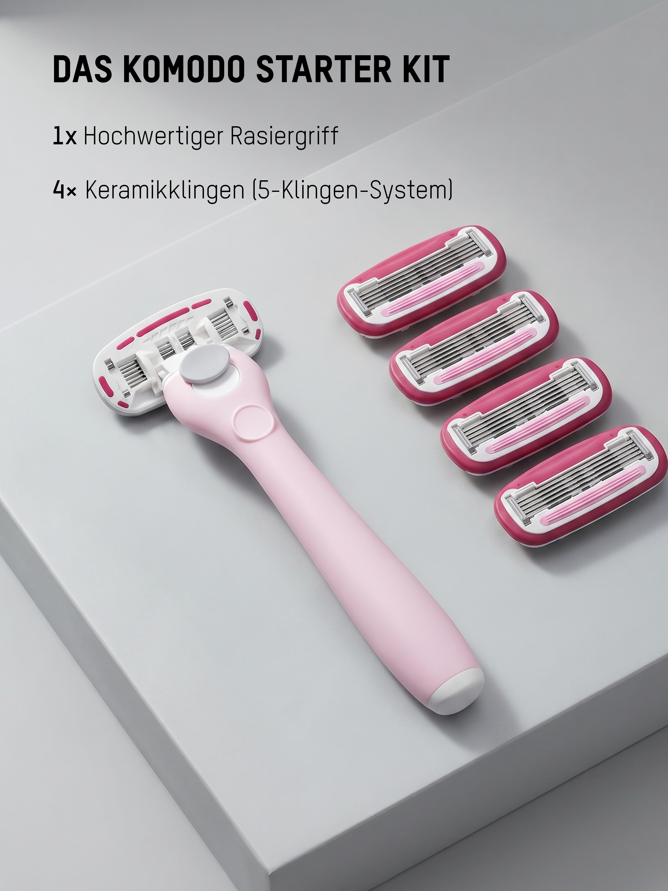 Komodo Starter Kit mit ergonomischem Rasierer und vier Ersatzklingen für langanhaltende, präzise Rasuren.