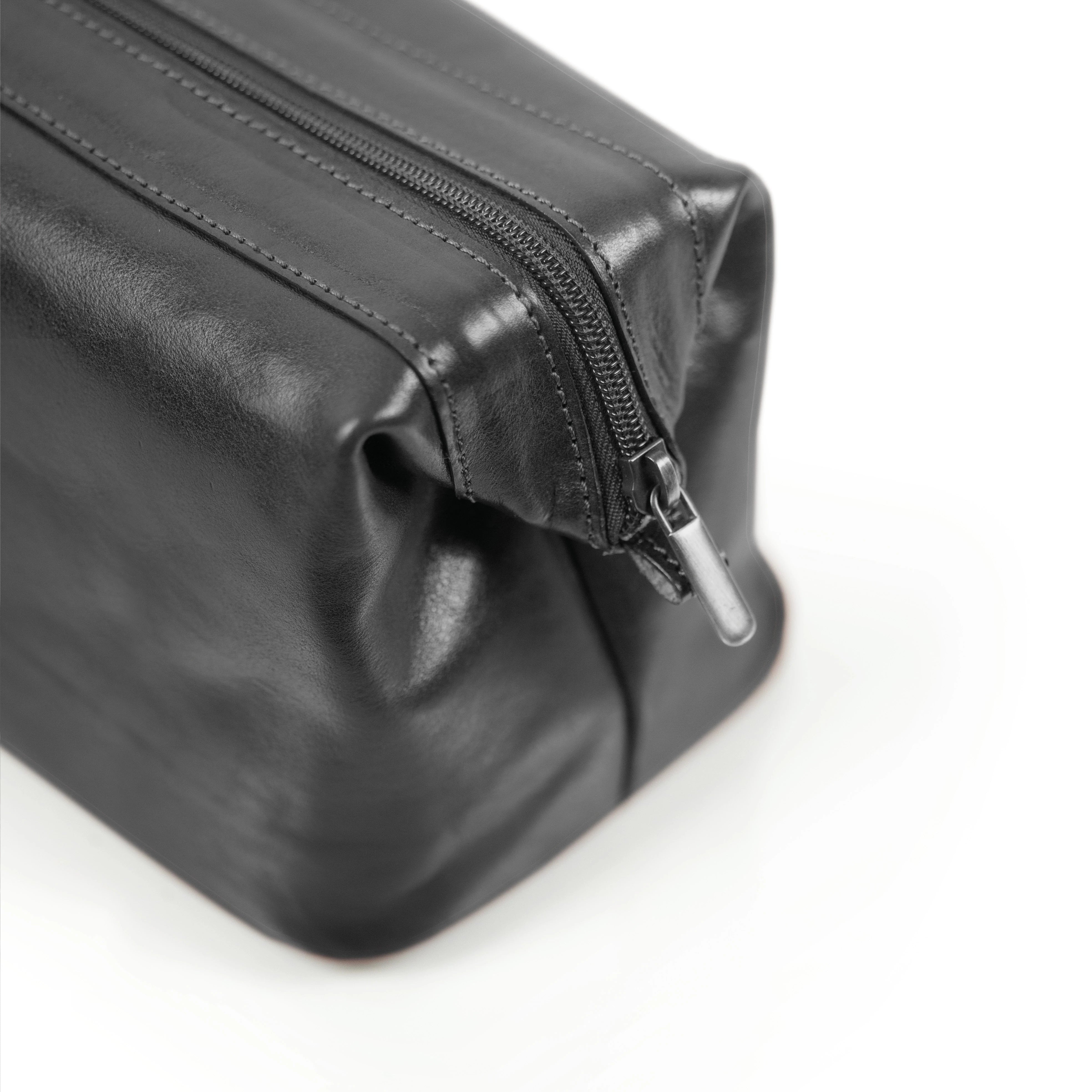 Platinum Kulturbeutel Einzelfach aus toskanischem Leder schwarz