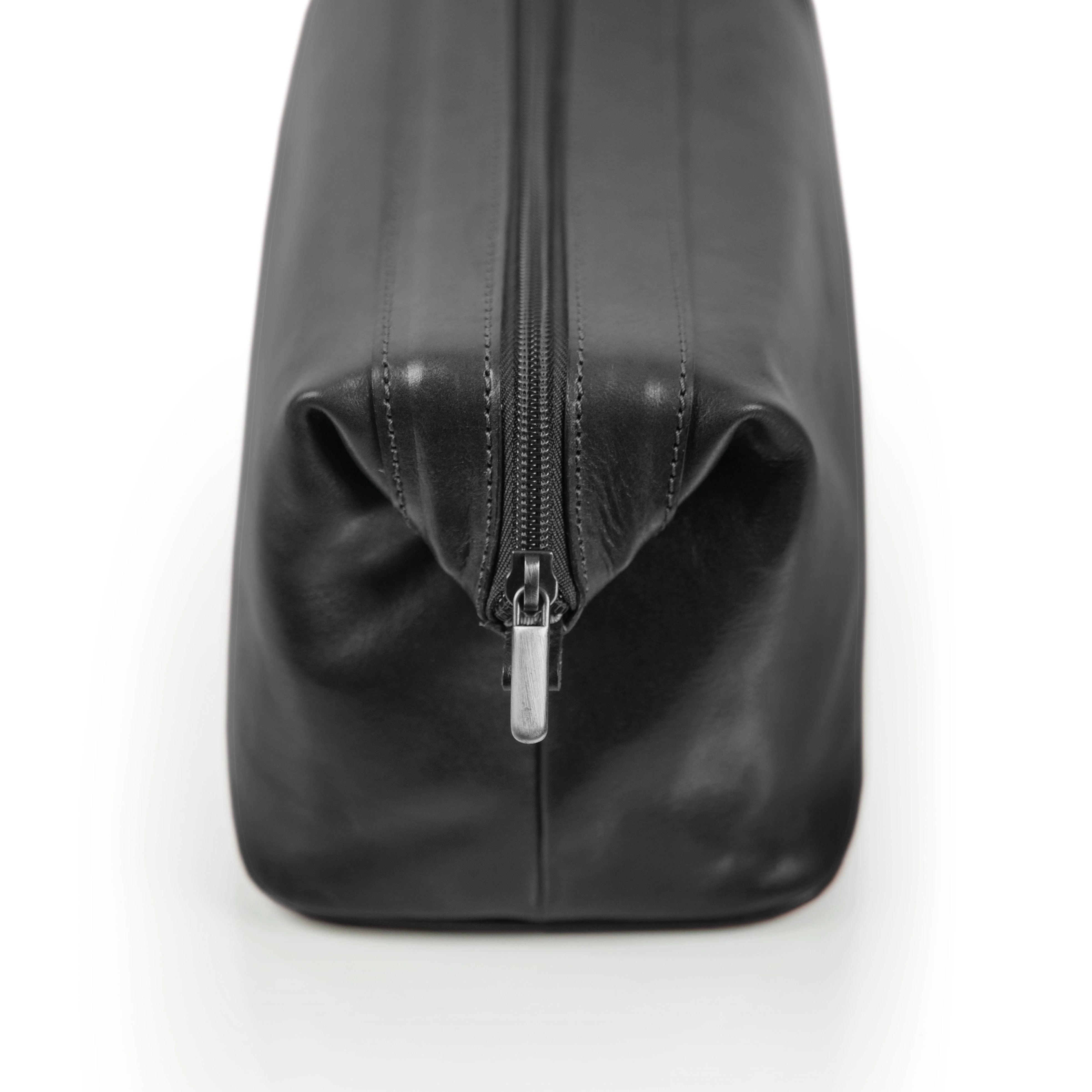 Platinum Kulturbeutel Einzelfach aus toskanischem Leder schwarz